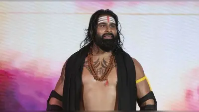 WWE: हाथ पर राम का नाम, ललाट पर भस्म का त्रिपुंड लगा कर रेसलर ‘वीर महान’ दे रहे पटखनी