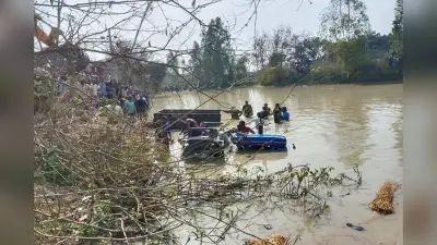 Kasganj : श्रद्धालुओं से भरी ट्रैक्टर-ट्रॉली तालाब में पलटी, हादसे में 7 बच्चों समेत 15 की मौत