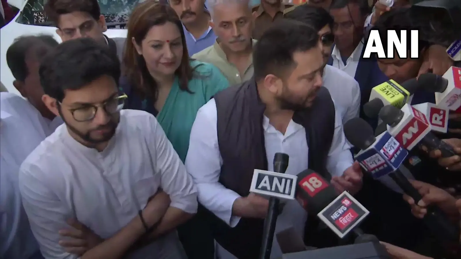 आदित्य ठाकरे ने तेजस्वी यादव को बताया अपना दोस्त, कहा- आगे भी रहेगी, हम लोग लंबे रेस के घोड़े हैं