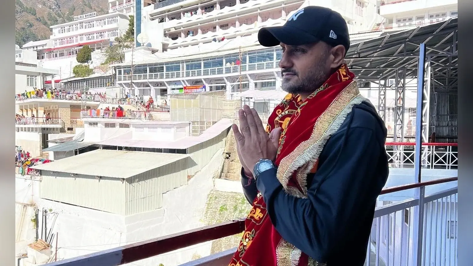हरभजन सिंह सहित तीन क्रिकेटरों ने की मां वैष्णो देवी के दर्शन, जानें पूरी खबर