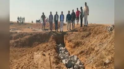 गार्डवाल बनाने में अनियमितता, बीडीओ ने निर्माण कार्य कराया बंद