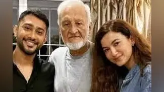 Gauahar Khan Father Death : गौहर खान के पिता का निधन, दोस्त ने शेयर किया इमोशनल VIDEO