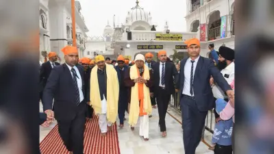 PHOTOS: प्रकाश पर्व पर सीएम नीतीश कुमार ने पटना साहिब में टेका मत्था, राज्यपाल आर्लेकर भी पहुंचे गुरुद्वारा