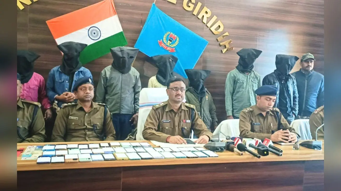 Google सर्च इंजन पर फर्जी कूरियर का नंबर डाल लोगों को चूना लगाने वाले 7 साइबर अपराधी गिरफ्तार