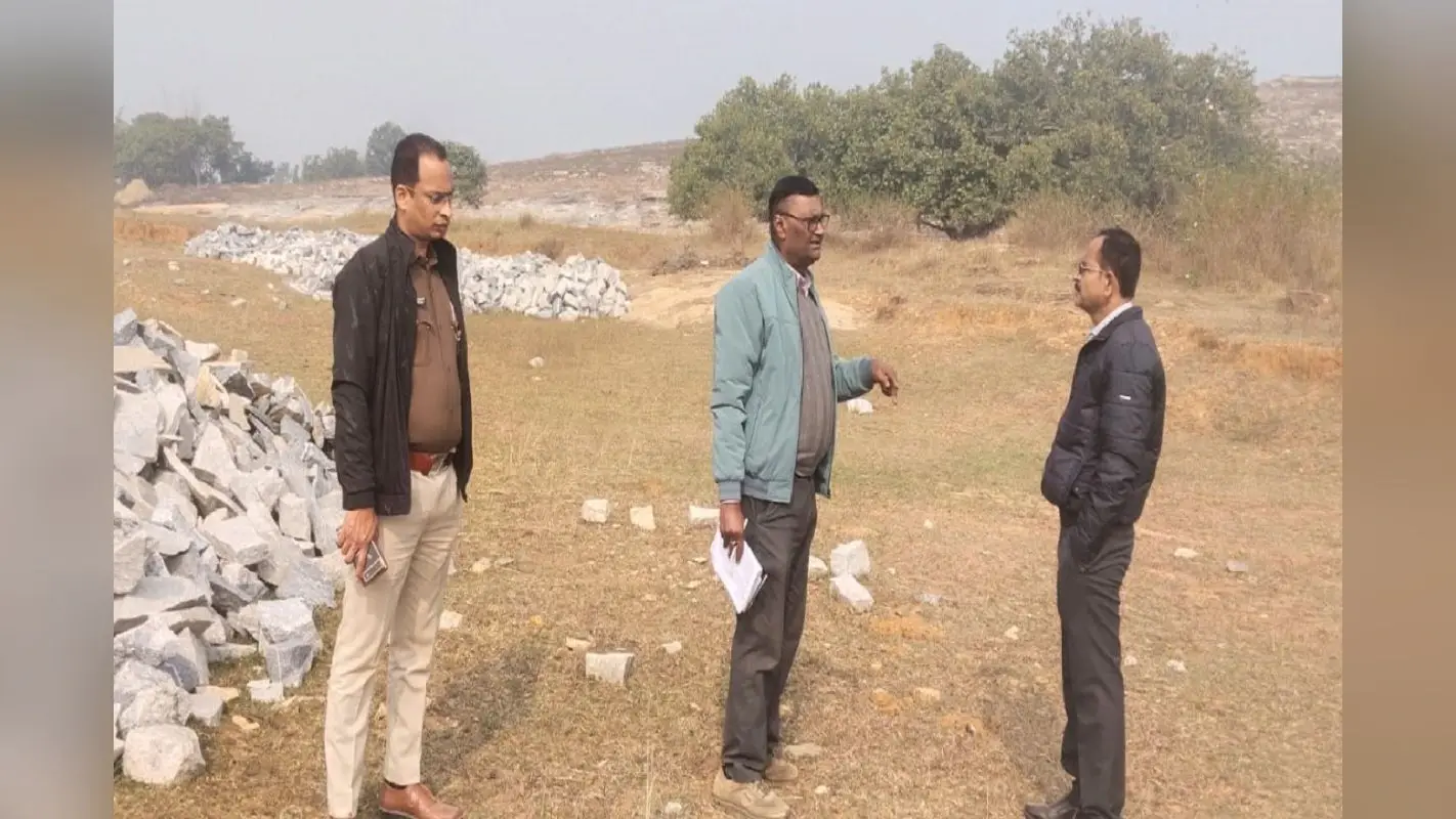 गुमला में DMO ने अवैध पत्थर उत्खनन पर लगाया रोक, थाने में प्राथमिकी दर्ज