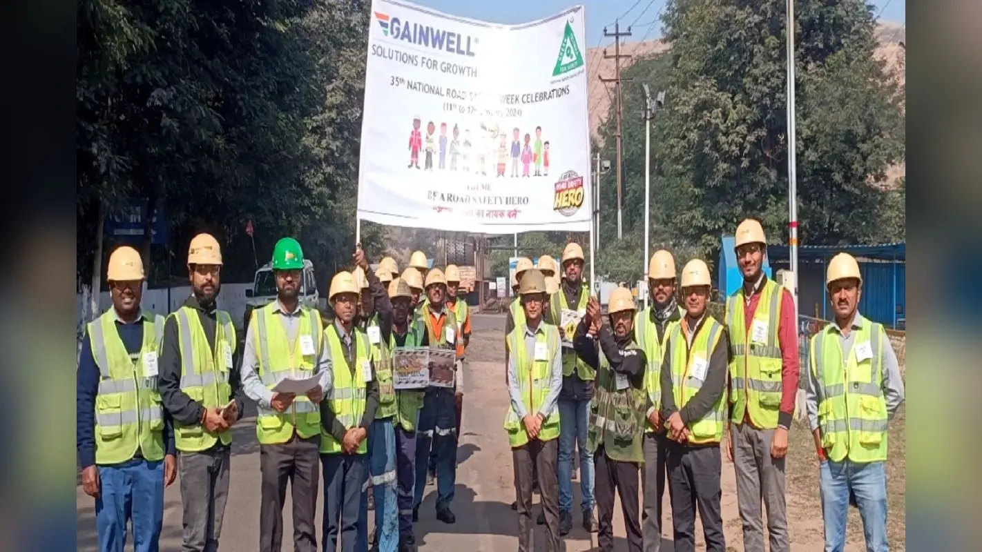 हजारीबाग में सड़क सुरक्षा को लेकर जागरूकता रैली निकाली