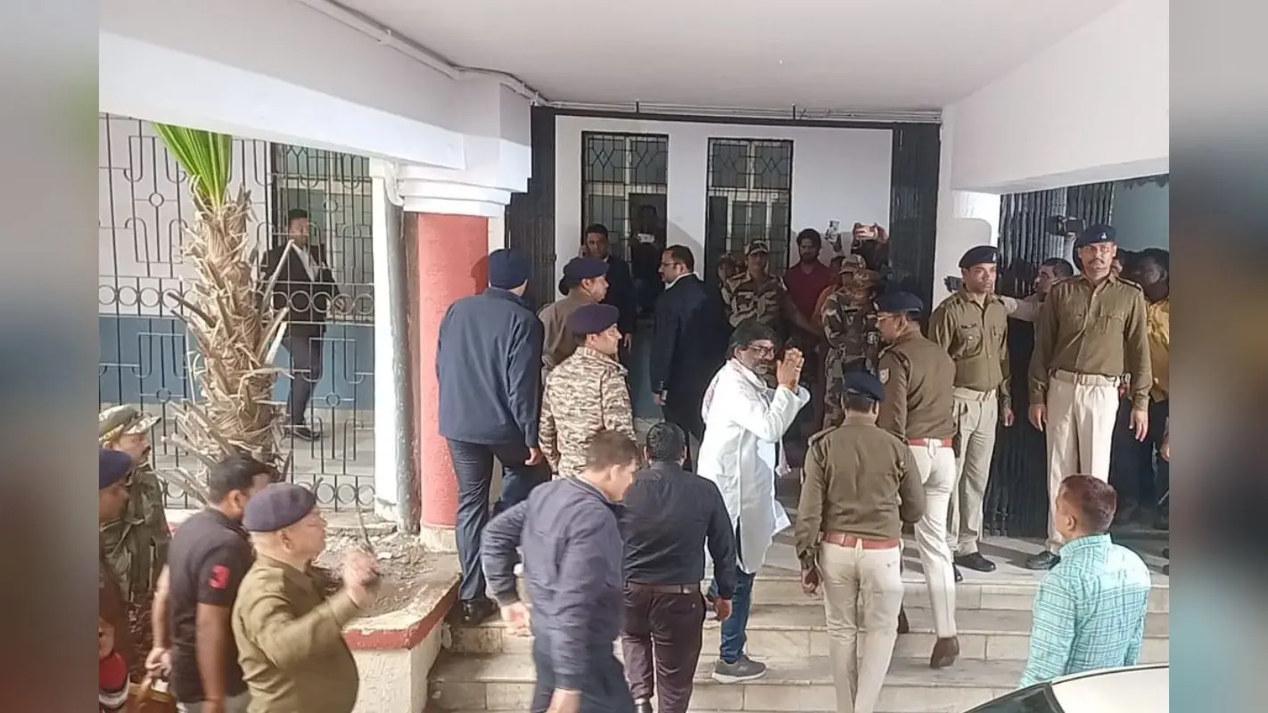 झारखंड: पूर्व सीएम हेमंत सोरेन की ईडी कोर्ट में पेशी, भेजे गए होटवार जेल