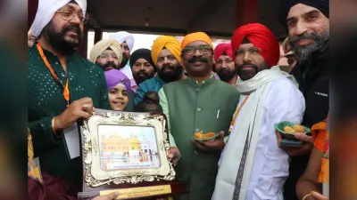 झारखंड: सीएम हेमंत सोरेन ने प्रकाश उत्सव पर रांची में गुरुग्रंथ साहिब के समक्ष टेका माथा, की ये कामना