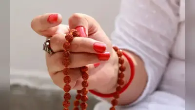 गायत्री मंत्र को क्यों माना जाता है सबसे शक्तिशाली, इसका जप करने से क्या मिलता है लाभ, जानें यहां