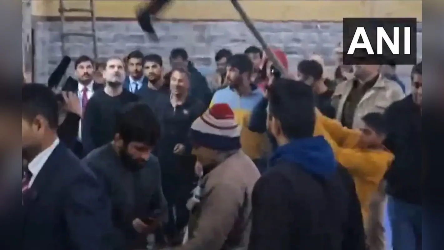 Watch: अचानक पहलवानों से मिलने पहुंचे राहुल गांधी, सीखे कई पैंतरे, जानें क्या हुई बात