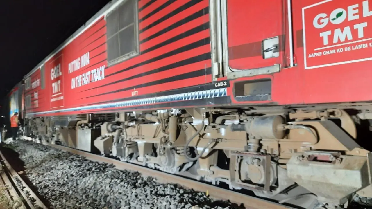 Train Accident: ओडिशा में हाथी से टकराने के बाद पटरी से उतरी पुरी-सूरत एक्सप्रेस, सभी यात्री सुरक्षित
