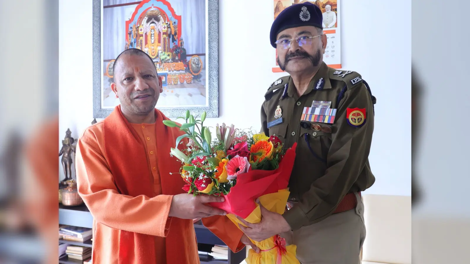 IPS प्रशांत कुमार बने यूपी के नए कार्यवाहक डीजीपी, अखिलेश यादव ने सरकार पर किया कटाक्ष