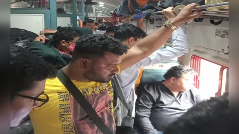 कन्फर्म टिकट के बावजूद यात्री को ट्रेन में खड़े होकर करना पड़ा सफर! सोशल मीडिया पर छलका दर्द