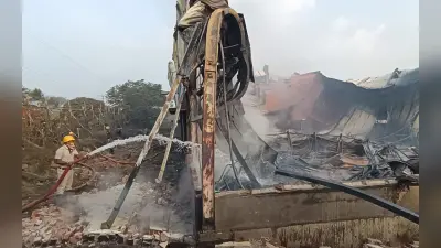 West Bengal: जामुड़िया में जादूडांगा के ड्रीम पॉलीपैक फैक्ट्री में भीषण आग से मची अफरा-तफरी