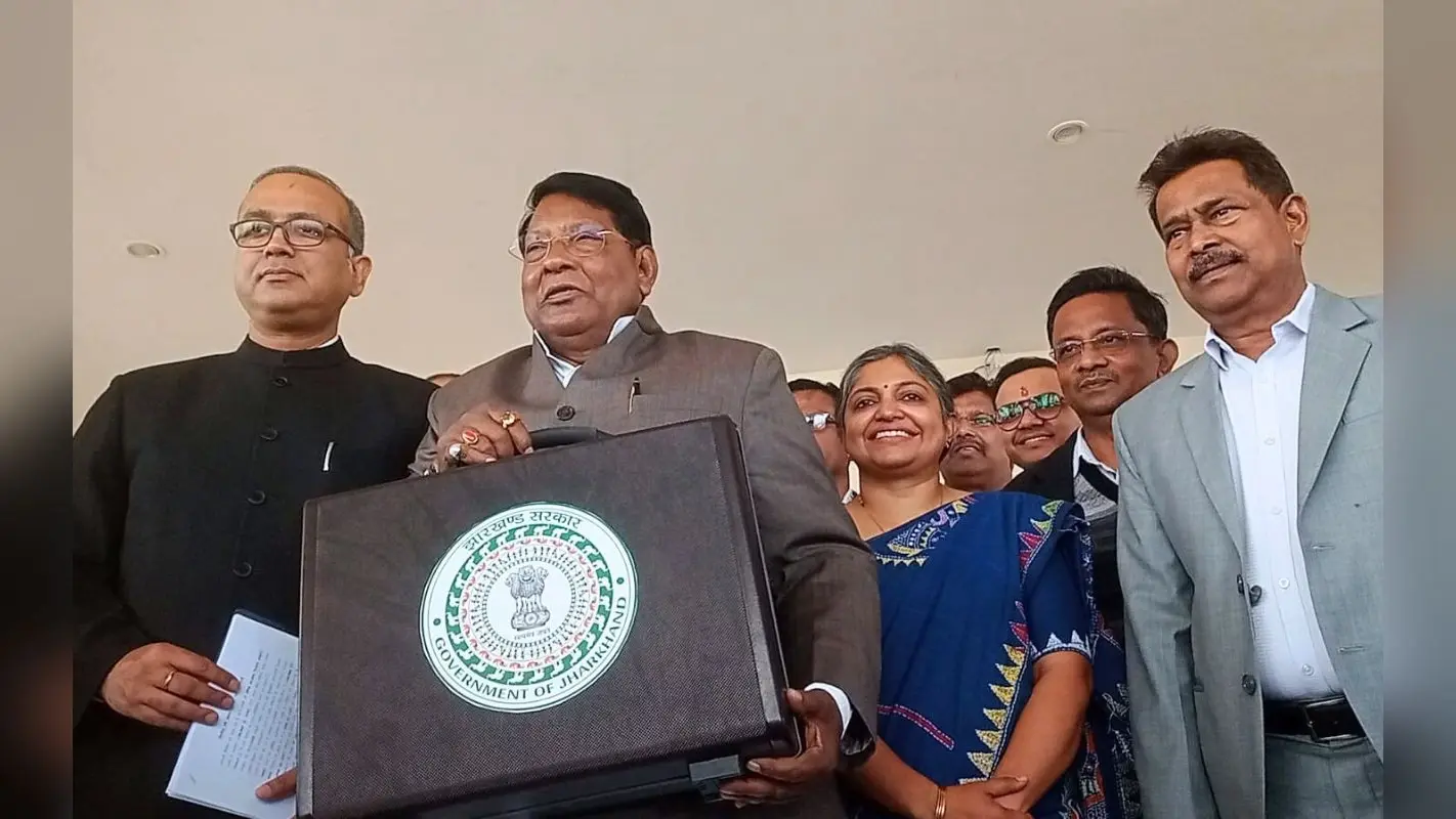 Jharkhand Budget: झारखंड सरकार ने पेश किया बाल बजट, जानिए इस बजट में क्या होता है खास…