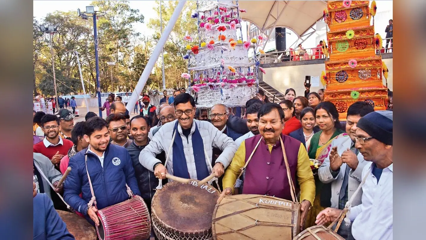 टुसू महोत्सव : तोके टुसू जले दिबो नाय…पर सभी के संग थिरके संजय सेठ, 251 फीट ऊंचा चौड़ल लेकर पहुंची महिलाएं