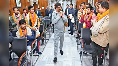 उत्तराखंड से झारखंड लौटे श्रमिकों से मिले सीएम, सबको रोजगार से जोड़ने का आदेश व 1.11 करोड़ की योजनाओं की सौगात