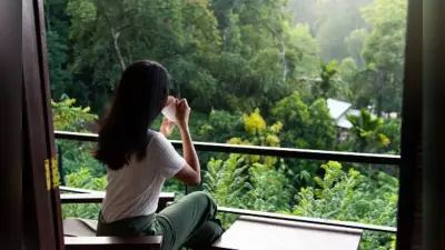 Vastu Tips: अगर बना रहे हैं नया घर, तो इस दिशा में बनवाएं बालकनी; खुशियों की होगी बरसात