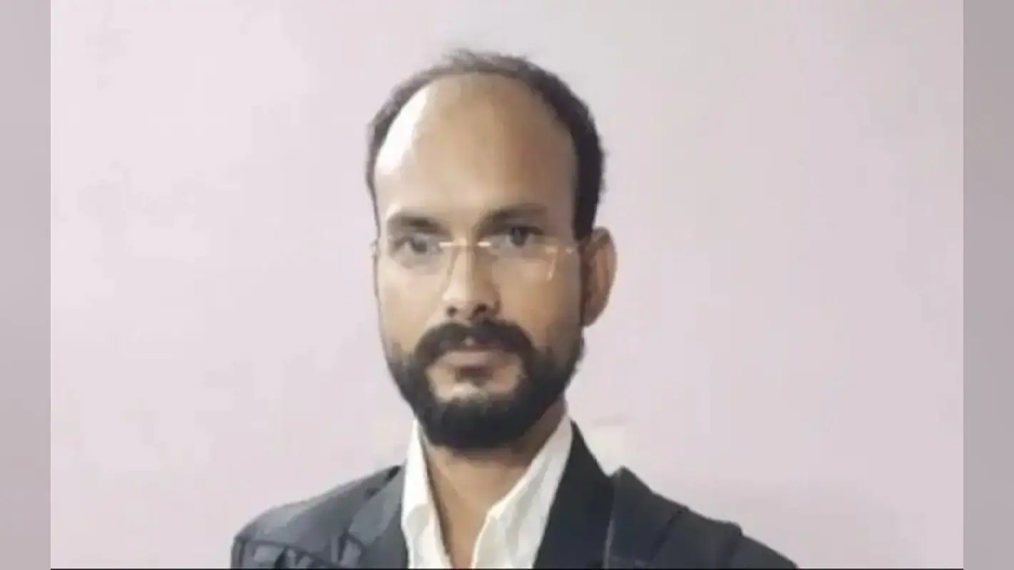 मध्य प्रदेश का गरीब विधायक! रहते हैं मिट्टी के घर में, पानी टपकता है छत से, कभी करते थे मजदूरी