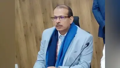 VIDEO: भागलपुर के नवगछिया पहुंचे KK Pathak का देखिए अंदाज, स्कूल के बाहर भी लगी भीड़