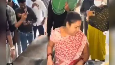 जानें कौन हैं ‘कुमारी आंटी’ जिनके फूड स्टॉल को बचाने के लिए खुद सामने आए तेलंगाना के सीएम रेवंत रेड्डी