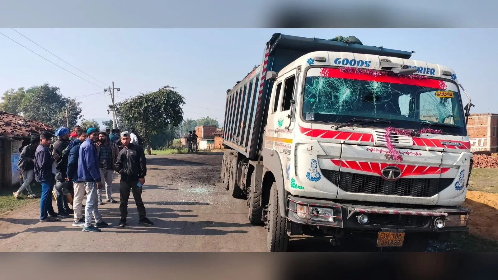 Naxal News: लातेहार में जेजेएमपी उग्रवादियों का तांडव, कोयला ढोने वाली एजेंसी को दी ये चेतावनी