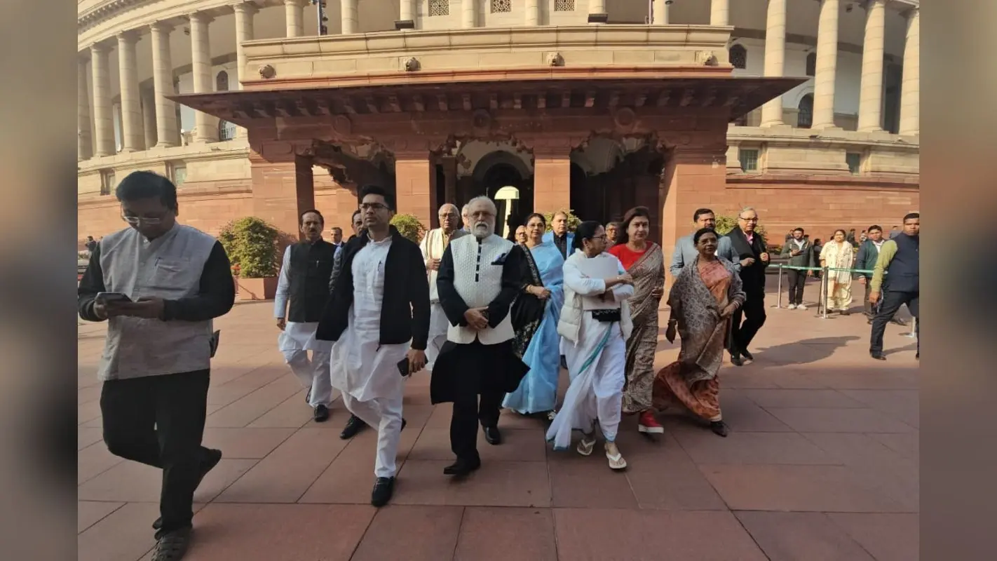 Mamata Banerjee : बंगाल के लिए लंबित केंद्रीय निधि को लेकर प्रधानमंत्री नरेन्द्र मोदी से मिलीं ममता बनर्जी