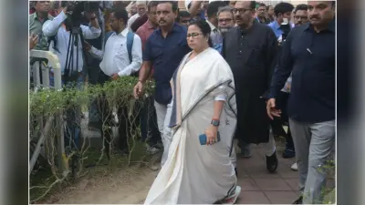 West Bengal : डीए अनिवार्य नहीं, मिल रहीं अतिरिक्त छुट्टियां, सरकारी कर्मचारियों को सीएम का कड़ा संदेश