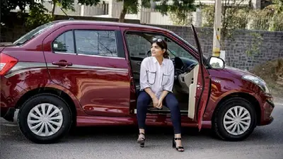 Maruti Dzire का बाजार में दबदबा कायम, हुंडई और होंडा की सेडान कारों को चटा रही है धूल