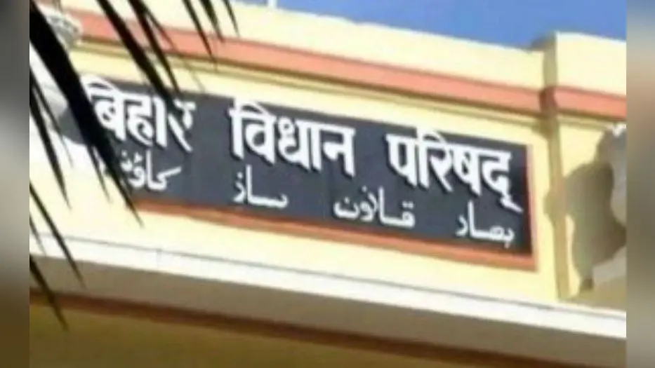 MLC चुनाव: सपा और BJP के बीच कड़ा मुकाबला, इलाहाबाद-कौशाम्बी से सपा प्रत्याशी वासुदेव ने किया नामांकन