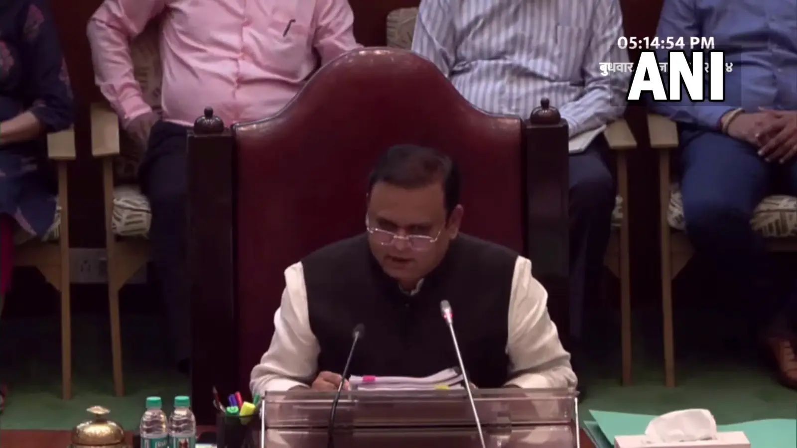 महाराष्ट्र: विधायकों की अयोग्यता पर फैसला सुना रहे स्पीकर राहुल नार्वेकर, क्या गिर जाएगी सरकार?