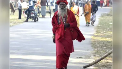 Gangasagar Mela : गंगासागर जाने के लिये आउट्रम घाट पर उमड़ने लगी है श्रद्धालुओं की भीड़