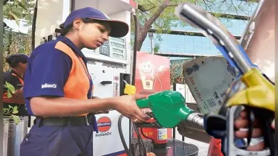 Petrol-Diesel Price: केंद्र सरकार ने चुनाव की घोषणा से दिया बड़ा तोहफा, यहां 15 रुपये सस्ता कर दिया पेट्रोल-डीजल का दाम