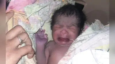 बोकारो : कड़ाके की ठंड में एक दिन के नवजात को झाड़ियों में फेंका