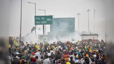 Farmer Protest: ‘संसद का विशेष सत्र बुलाकर MSP पर बनाया जाए कानून’, अपनी मांग पर अड़े किसान, सरकार के प्रस्ताव को ठुकराया