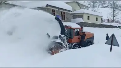 Himachal Pradesh Weather: 40 KM डेढ़ से 3 फुट बर्फ में चलकर घर पहुंचे दूल्हा-दुल्हन और बराती, जानें वजह