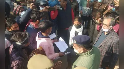 Unnao Case: उन्नाव में पूर्व मंत्री के आश्रम के पीछे से युवती का मिला शव, परिजनों ने पांच घंटे दिया धरना