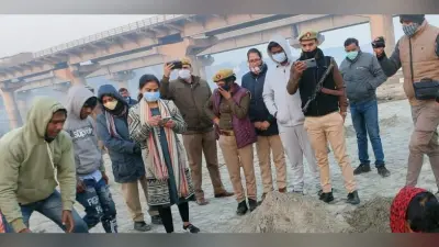 Unnao Case: उन्नाव केस में 37 घंटे तक चलती रही राजनीति, दोबारा पोस्टमार्टम के बाद फिर से दफनाया गया शव