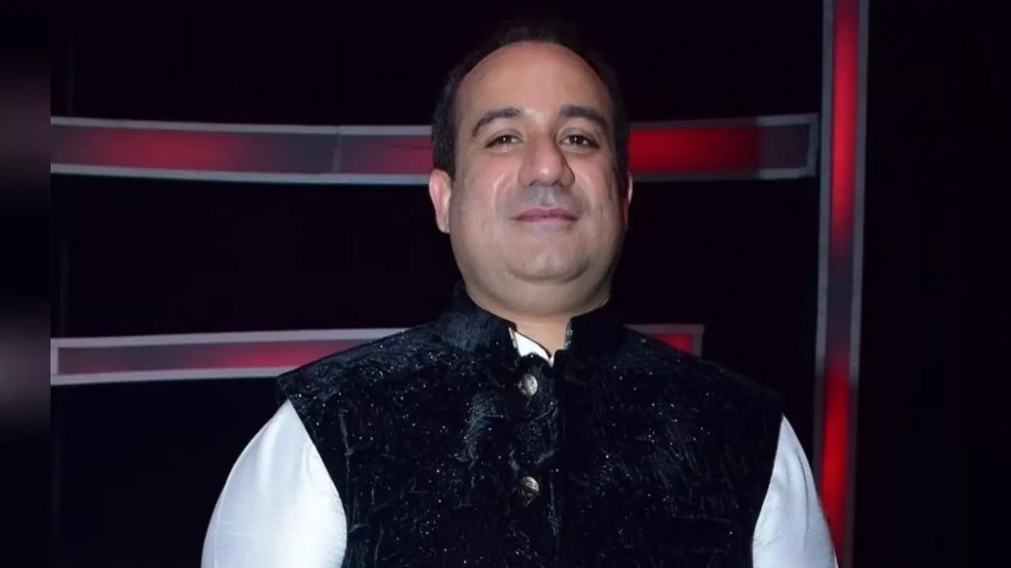 शख्स को चप्पल से पीटते दिखे राहत फतेह अली खान, VIDEO वायरल होने पर मांगी माफी, जानें पूरा मामला