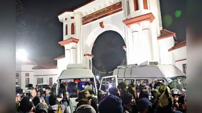 जनजाति सुरक्षा मंच की रांची जिला इकाई ने किया राजभवन के समक्ष प्रदर्शन किया