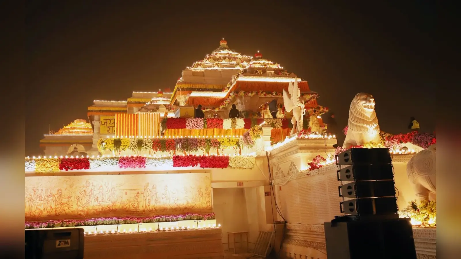 Ayodhya : मालिनी अवस्थी और कन्हैया मित्तल के गीतों से सुरमयी हुई शाम, पूरे शहर में फिर से गूंजा जय श्रीराम