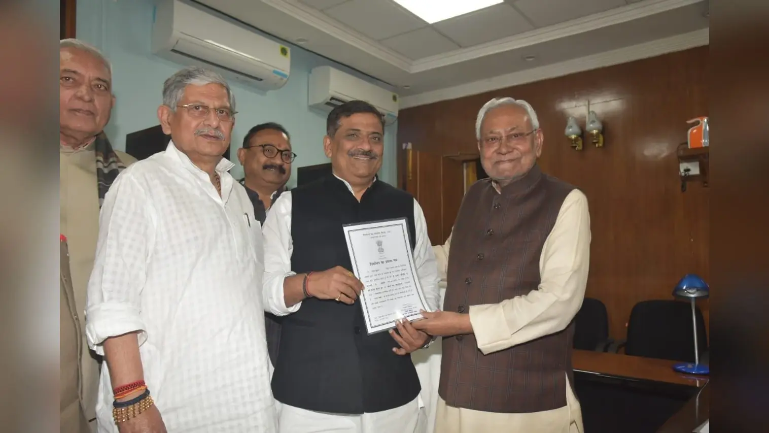 राज्यसभा के लिए निर्विरोध निर्वाचित हुए बिहार के सभी उम्मीदवार, संजय झा ने सीएम से की मुलाकात