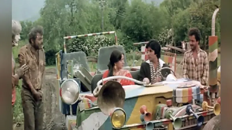 Satte pe Satta Car: ‘सत्ते पे सत्ता’ में अमिताभ बच्चन ने किस सतरंगी कार का किया इस्तेमाल