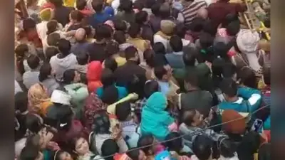 कार्तिक पूर्णिमा पर उमड़ा आस्था का सैलाब, बांके बिहारी के दर पर पहुंचे आदित्य ठाकरे, प्रियंका चतुर्वेदी