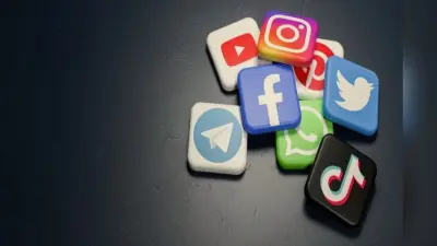 Social Media: सोशल मीडिया पर लाइक, कमेंट, शेयर की प्रतिस्पर्धा युवाओं में बढ़ा रही ‘पियर प्रेशर’