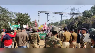 आदिवासी सेंगेल अभियान के तहत कई स्थानों पर रोकी गयी ट्रेनें, रेलवे की यातायात प्रभावित, कई ट्रेनें रद्द
