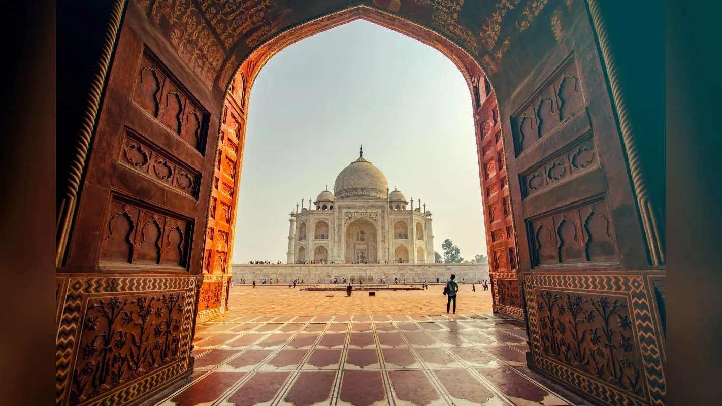 Taj Mahotsav 2024: शाहजहां-मुमताज के प्रेम की निशानी है ताजमहल, जानिए इसकी खासियत