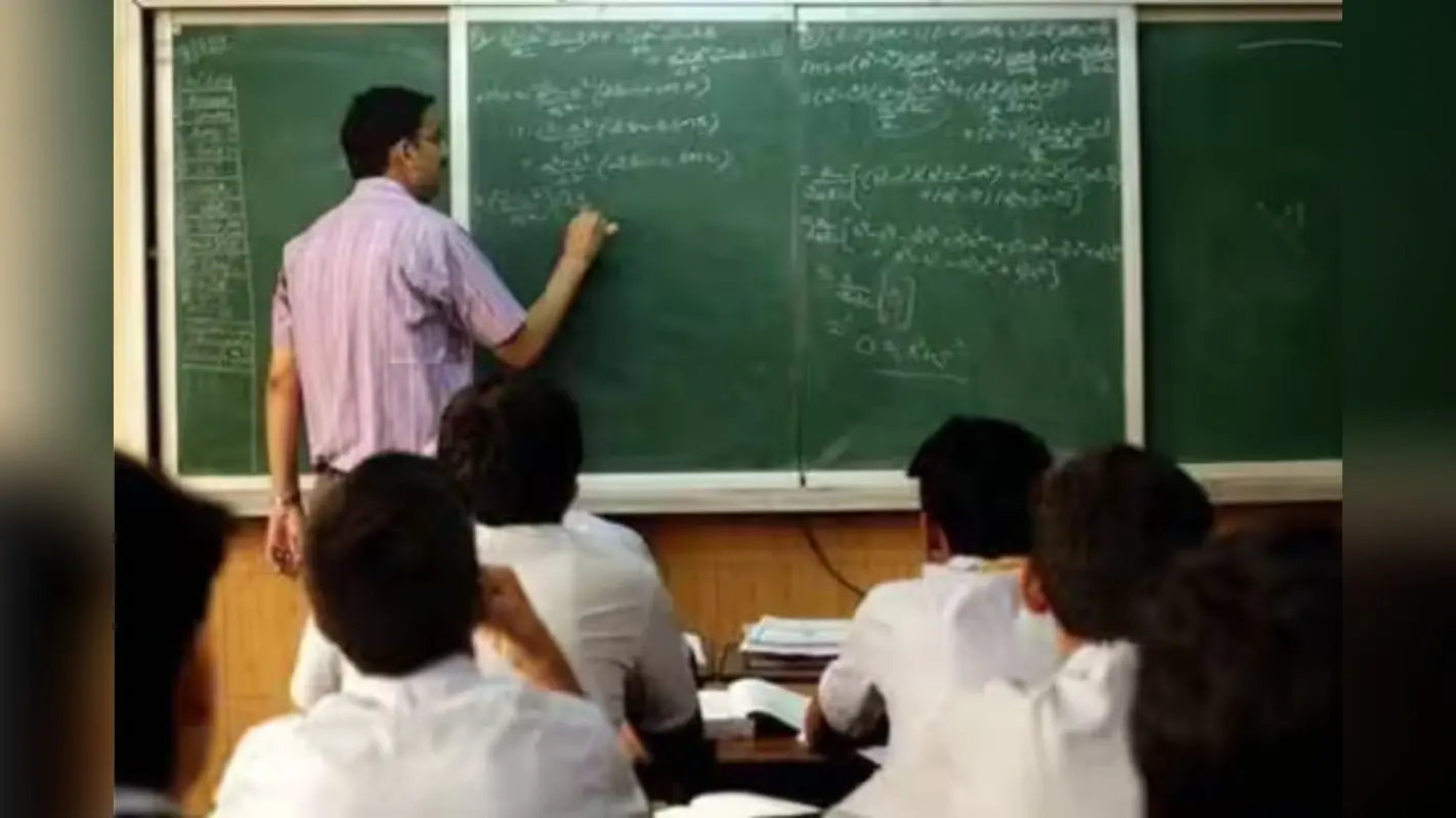 Bihar School: एस सिद्धार्थ ने दी हेडमास्टरों को बड़ी राहत, स्कूल की इस जिम्मेदारी से अब हो जायेंगे मुक्त