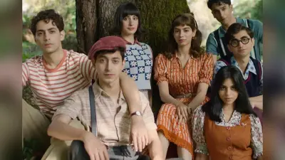 The Archies Review: अति साधारण रह गयी है द आर्चीज की कहानी… स्टार किड्स के बीच चमके वेदांग रैना
