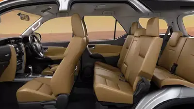 बड़ी कारों के शौकीनों के लिए खुशखबरी! Toyota ने फिर शुरू की फुल साइज एसयूवी कारों की डिलीवरी